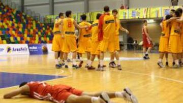 La Selección Sub-18 celebra su triunfo ante Croacia.