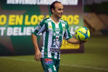 El máximo goleador de Estados Unidos fue presentado oficialmente como nuevo refuerzo del conjunto esmeralda para el Torneo Clausura 2018.