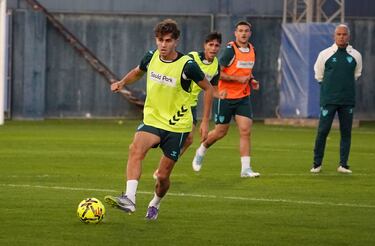 Histórico: un andaluz, Orellana Cid, arbitrará el derbi Málaga-Córdoba