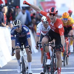 Cees Bol sorprende al esprint en un día plácido para Evenepoel