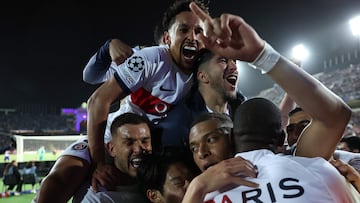 Los jugadores del PSG celebran el pase a semifinales.