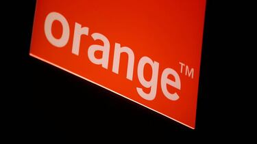 The logo of French telecom operator Orange is seen in Paris March 6, 2014. REUTERS/Jacky Naegelen/File Photo GLOBAL BUSINESS WEEK AHEAD PACKAGE - SEARCH "BUSINESS WEEK AHEAD JULY 25" FOR ALL IMAGES