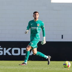 Cristian Rivero llega cedido al Albacete tras renovar con el Valencia