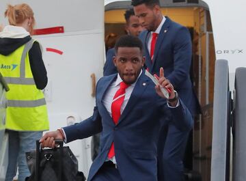 Soccer Football - FIFA World Cup - Peru Arrival - Sheremetyevo International Airport, Moscow Region, Russia - June 10, 2018. Jefferson Farfan disembarks from a plane. REUTERS/Maxim Shemetov