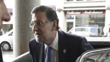 Mariano Rajoy, a su llegada al hotel de Lausana donde est&aacute; prevista la cena organizada por los miembros del COI.