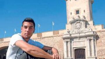 <b>EL CADISTA CARLOS CABALLERO REGRESA DE NUEVO A SU CASA.</b> Carlos Caballero vivirá hoy en Vallecas un encuentro muy especial. El mediocentro del Cádiz volverá a su casa, donde ha pasado muy buenos momentos, y seguro que tendrá cierto nerviosismo en el estómago porque habrá muchos ojos pendientes de su partido.