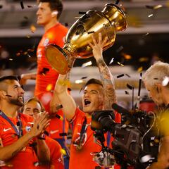 “Charles Aránguiz no está ni en el Top 10 de mejores jugadores de la historia de Chile”