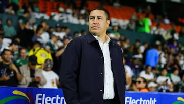 Efrain Juarez head coach of Pumas during the 15th round match between Leon and Pumas UNAM as part of the Liga BBVA MX, Torneo Apertura 2025 at Nou Camp, on October 25, 2025 in Leon, Guanajuato, Mexico.