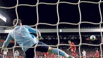 <b>OCTAVOS, OTRA VEZ. </b>El Liverpool de Gerrard eliminó al Madrid.