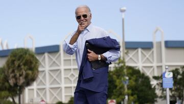 ARCHIVO - En esta foto de archivo del 29 de octubre de 2020, el exvicepresidente, Joe Biden, candidato presidencial dem&oacute;crata, sale corriendo del escenario despu&eacute;s de hablar en un mitin en Broward College en Coconut Creek, Florida. 