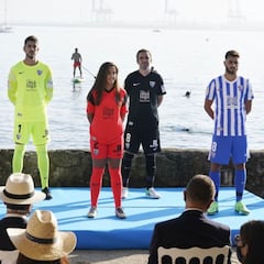 El Málaga presenta sus nuevas
e impactantes equipaciones