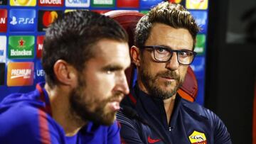 Di Francesco y Kevin Strootman en la rueda de prensa previa al Roma-Atl&eacute;tico.