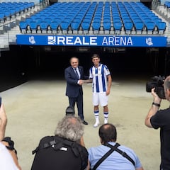 Aperribay: “Mantenemos la esperanza de que Merino siga“