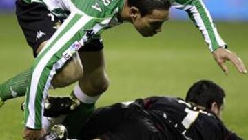 <strong>VICTORIA.</strong> El Betis consiguió la victoria en el Pizjuán con goles de Sergio García y Oliveira.