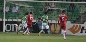 El Sevilla se adelantó. Reyes 0-1.