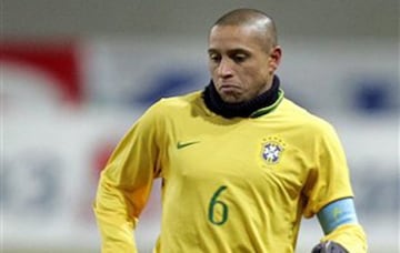 8°. Roberto Carlos (44 años, retirado) disputó 125 partidos por Brasil.
