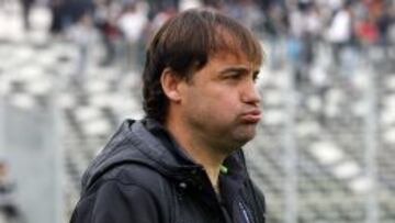 José Luis Sierra reconoció que están buscando un arquero pero que no tienen muchas opciones.