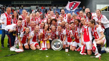 El Ajax rechaza celebrar un homenaje público al equipo femenino por la debacle del masculino