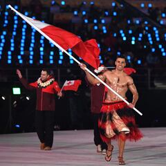 El misterio del abanderado tongano embadurnado de aceite