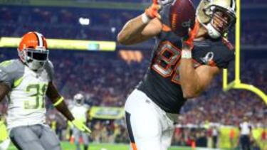 Jimmy Graham anota un touchdown en la última Pro Bowl, celebrada en el estadiod e la Universidad de Phoenix.