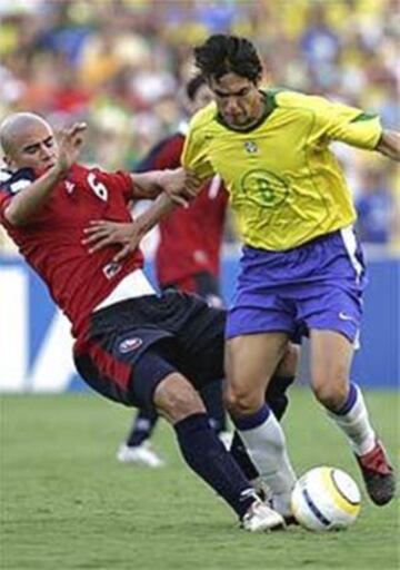 4 de septiembre 2005: En la fecha 16 de las Clasificatorias rumbo a Alemania 2006, Brasil vapuleó por 5 tantos a 0 a La Roja, en un primer tiempo en el cual la 'verdeamarelha' se fue 4 a 0 arriba. Los goles de aquel partido fueron anotados por Juan (11'), Robinho (21'), y Adriano en 3 oportunidades (27', 29', y 90+2')