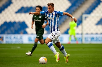 Defendió los colores de la Real Sociedad y de su filial la temporada 2021-22.