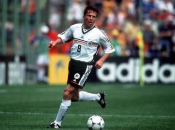 Dejó el fútbol después de 20 temporadas como profesional. En su palmarés cuenta con la Copa del Mundo de 1990.