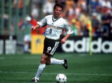 Dej¨® el f¨²tbol despu¨¦s de 20 temporadas como profesional. En su palmar¨¦s cuenta con la Copa del Mundo de 1990.