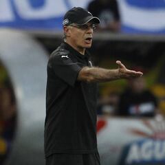 Peláez, en rojo y verde ha escrito su historia como DT