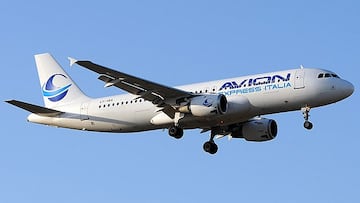 Desvían un avión porque el ordenador de un pasajero se cuela en el hueco del asiento