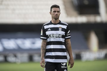 Actualmente juega en el Cartagena, que está en 2ª División. Antes pasó por 8 equipos: UD Las Palmas, Albacete, RC Deportivo, Racing de Santander, Gimnástic, SD Huesca, Rayo Vallecano y Betis. 