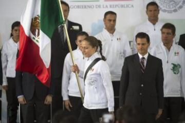 El presidente de México realizó el abanderamiento de los atletas mexicanos que participaran en los Juegos Olímpicos de Rio 2016. La atleta Daniela Campuzano fue la encargada de recibir el lábaro patrio 