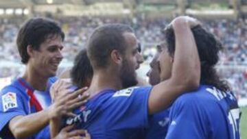 <b>GETAFE </b>Varios jugadores del Getafe, celebrando uno de los goles de Soldado.