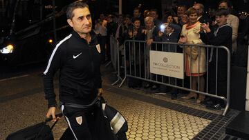 Valverde, al llegar al hotel donde el Athletic quedó concentrado en San Sebastián. El Athletic se ejercitó por la mañana, a puerta cerrada y viajó por la tarde.