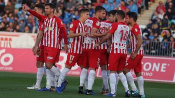 Los jugadores de la UD Almería durante un partido.