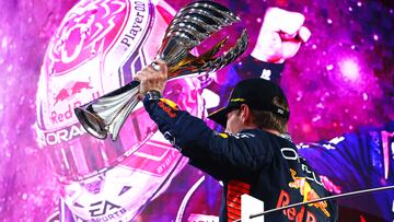 Max Verstappen celebra su victoria en Abu Dhabi 2023.