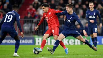 Soccer Football - Champions League - Group B - Bayern Munich v Tottenham Hotspur - Allianz Arena, Munich, Germany - December 11, 2019  Bayern Munich&#039;s Philippe Coutinho in action with Tottenham Hotspur&#039;s Juan Foyth     REUTERS/Andreas Gebert