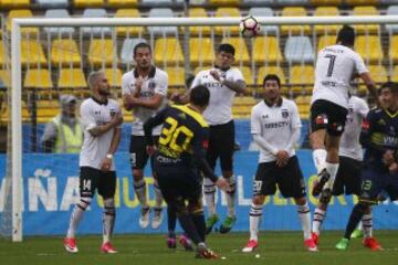 Futbol, Everton vs Colo Colo.
Decimotercera fecha, campeonato de Clausura 2016/17
El jugador de Everton Franco Ragusa, izquierda, marca su gol contra Colo Colo durante el partido de primera division en el estadio Sausalito en ViÃ±a del Mar, Chile.
07/05/2017
Marcelo Hernandez/Photosport***************

Football, Everton vs Colo Colo.
12th date, Clousure Championship 2016/17
Everton's player Franco Ragusa, left,, scores his goal against Colo Colo during the first division football match at Sausalito  stadium in ViÃ±a del Mar, Chile.
07/05/2017
Marcelo Hernandez/Photosport