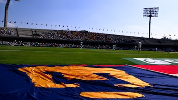 En C.U. no alcanzó para las cámaras del fuera de juego y colocaron celulares