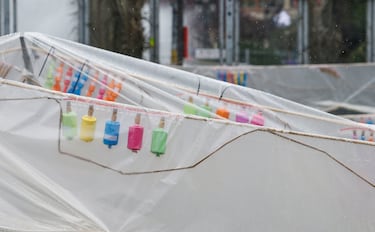 Este miércoles, 19 de marzo y día de San José, se celebrará el emocionante "Día de la Cremà" en las Fallas de Valencia, donde más de 700 monumentos que los artistas falleros han levantado por toda la ciudad arderán en un espectáculo impresionante. Marcando el broche de oro de la fiesta más emblemática de Valencia y una de las más multitudinarias de toda España. La noche se iluminará con fuegos artificiales.