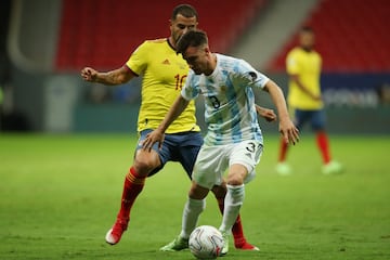 El encuentro terminó 1-1 tras los noventa minutos. Lautaro Martínez y Luis Díaz anotaron y la clasificación se definió desde los once pasos. Los de Scaloni se impusieron 3-2 y ahora jugarán la final ante Brasil. 