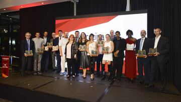 Foto de familia de los galardonados en los V Premios Patrocina un Deportista.