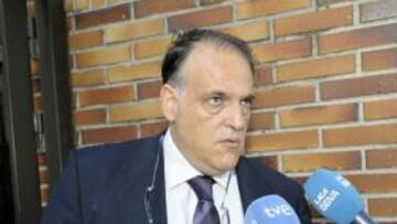 Peñas atléticas acusan a Tebas de servil con Barça y Madrid