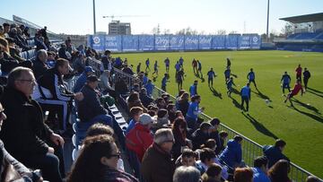 El Fuenlabrada cierra Navidades con un entreno multitudinario