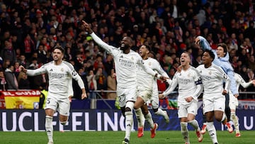 Soccer Football - Champions League - Round of 16 - Second Leg - Atletico Madrid v Real Madrid - Metropolitano, Madrid, Spain - March 12, 2025 Real Madrid's Antonio Rudiger celebrates with teammates after the match REUTERS/Juan Medina