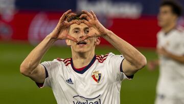 Budimir, haciendo un corazón tras marcar