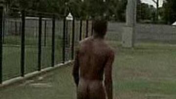 Samuel Eto'o posa desnudo para una conocida marca deportiva