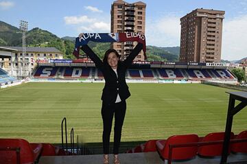 Nombrada presidenta del SD Eibar en mayo de 2016, después de la renuncia de Alex Aranzabal. Consejera de la entidad desde 2014 se convierte en la primera mujer que ocupa este cargo en la historia del club, cargo que ostenta hasta el momento.