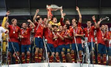 España conquistó su tercera Eurocopa, segunda consecutiva en 2012. La vigente campeona de Europa se impuso a Italia en la final.