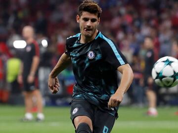 Soccer Football - Champions League - Atletico Madrid vs Chelsea - Wanda Metropolitano, Madrid, Spain - September 27, 2017   Chelsea&acirc;s Alvaro Morata warms up before the match   REUTERS/Paul Hanna